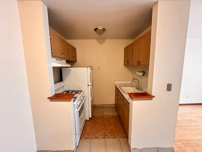 Interior Photo - 1620 Marshall