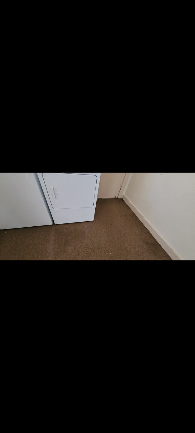 washer/dryer - 311 E Harrison St