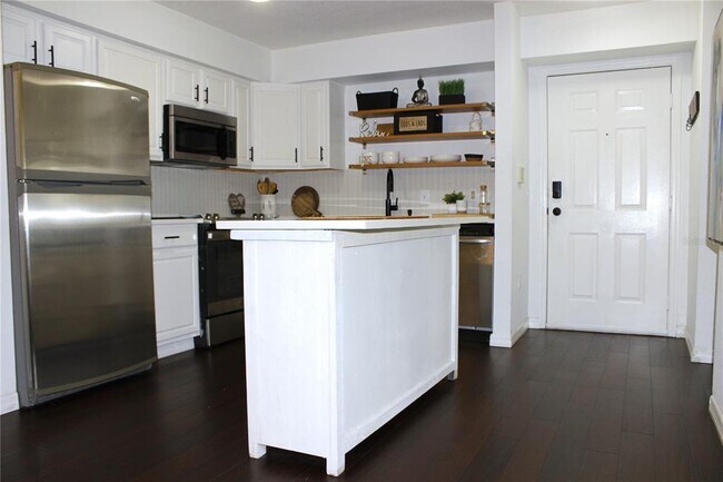 Building Photo - 9481 Highland Oak Dr