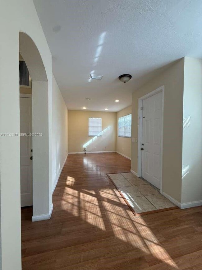 Building Photo - 448 NE 21st Ave