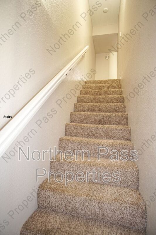 Building Photo - 1025 E Eighth