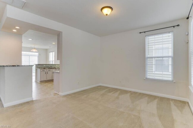 Building Photo - 528 Normandy St