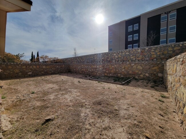 Building Photo - 3605 Tierra Zafiro Dr