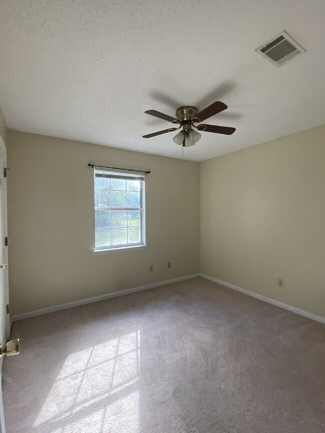 Building Photo - House for Rent