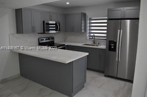 Building Photo - 2 br, 2.5 bath House - 6201 SW 138th Ct