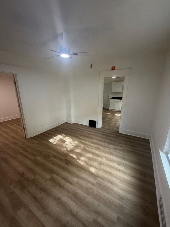 Building Photo - 2791 E 127th St