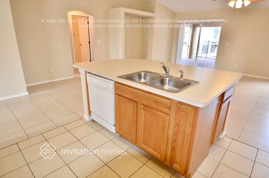 Building Photo - 1121 SW 4th Ln