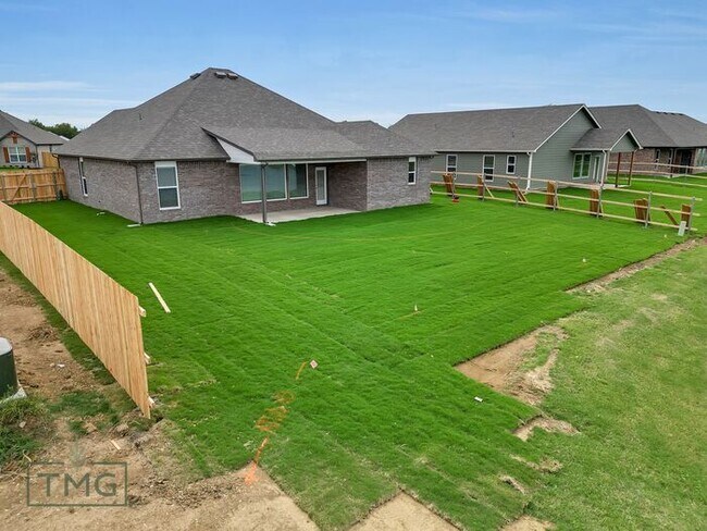 Building Photo - Owasso Dream Home! New Construction! Encla...
