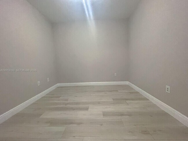 Building Photo - 2681 N Flamingo Rd