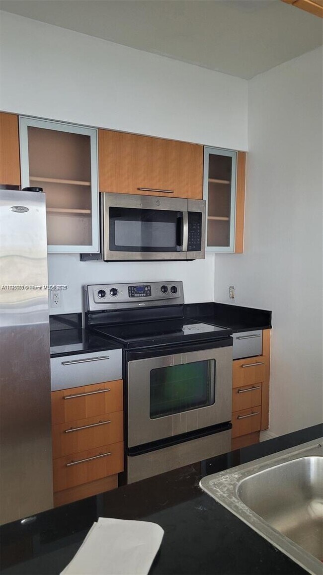 Building Photo - 1750 N Bayshore Dr