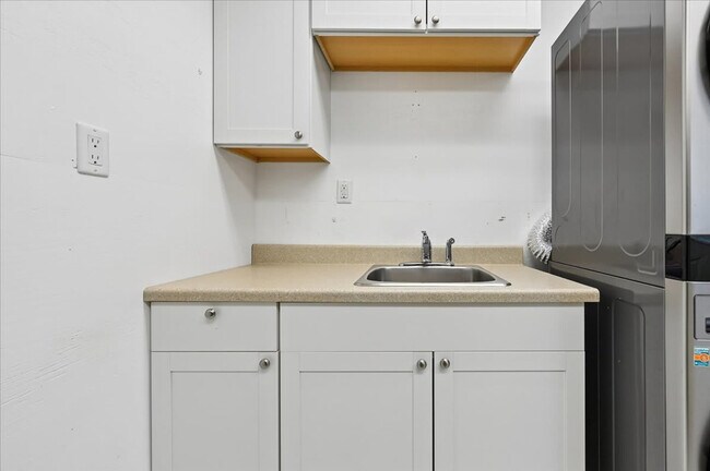 Building Photo - 1115 Red Bud Dr