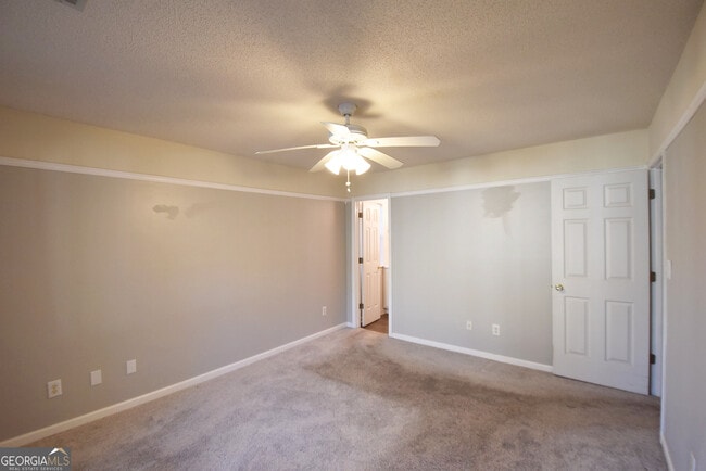 Building Photo - 715 S Fairfield Dr