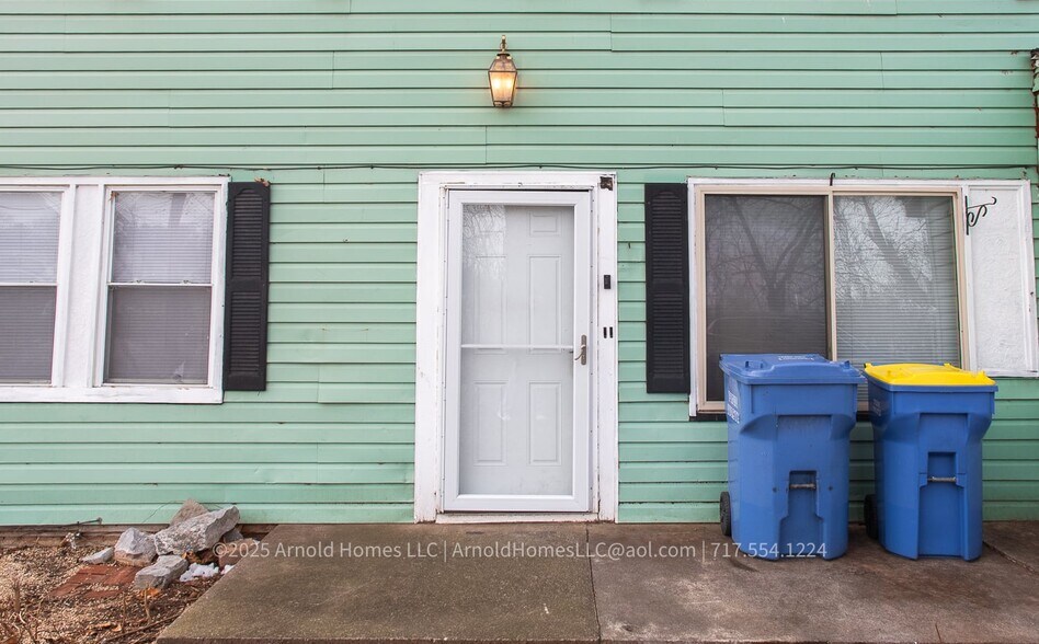 Front Entrance - 1024 W Trindle Rd