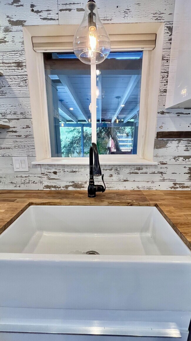 Building Photo - 4760 E Colorado Ave