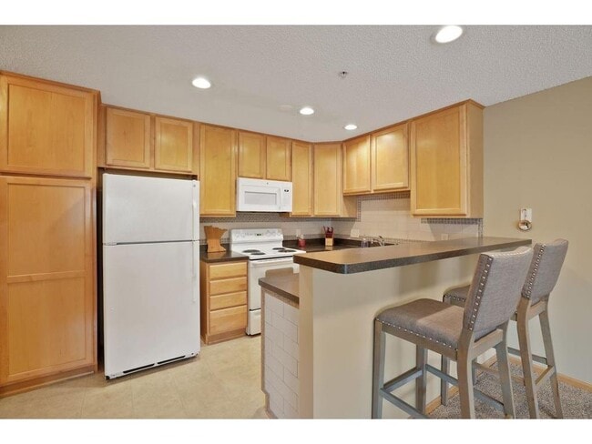 Bar seating. - 4800 Underwood Ln N
