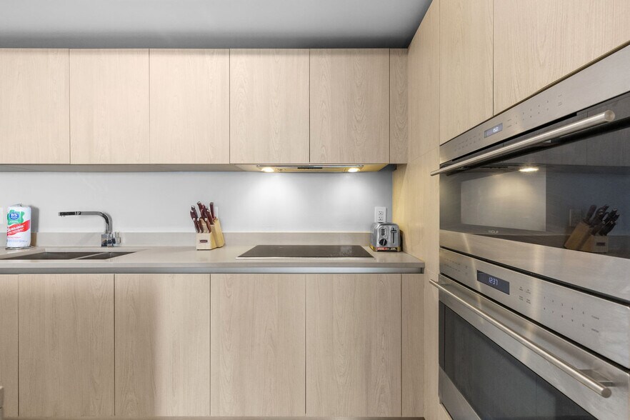 Building Photo - 4111 S Ocean Dr
