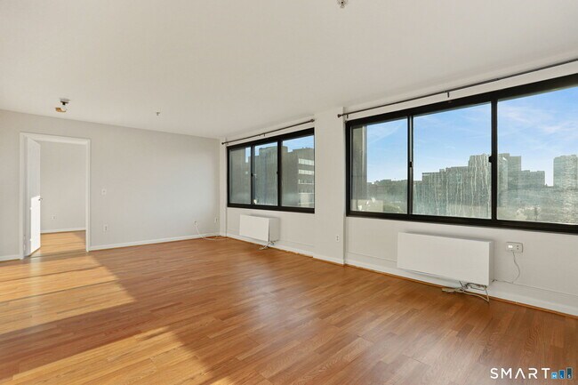 Building Photo - 300 Broad St