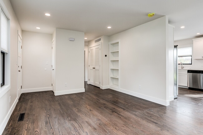 Building Photo - 4721 W 61st Terrace