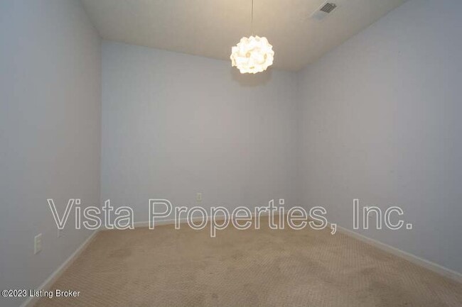 Building Photo - 2704 Bradford Commons Dr