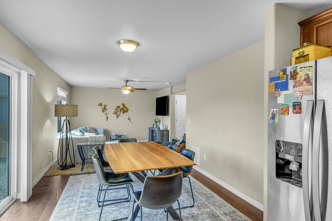 Building Photo - 6055 Meadowbank Ln