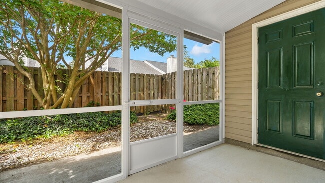 Building Photo - 115 Chloe Ln