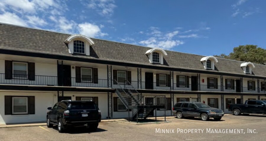 Building Photo - 2010 Ave. S