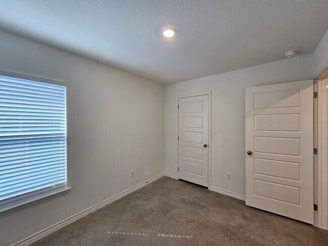 Building Photo - 1227 Concord Dr