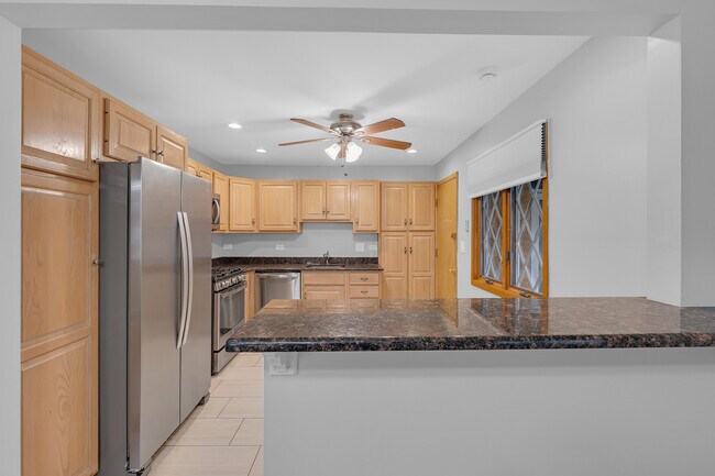 Building Photo - 650 Patricia Ln