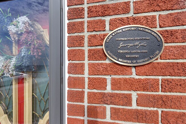 Building Photo - Beautiful Waterview Home on Chesapeake Ave...