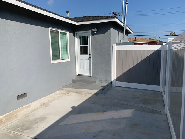 Building Photo - Renovated 3 Bed 1 Bath Home in Whittier w/...