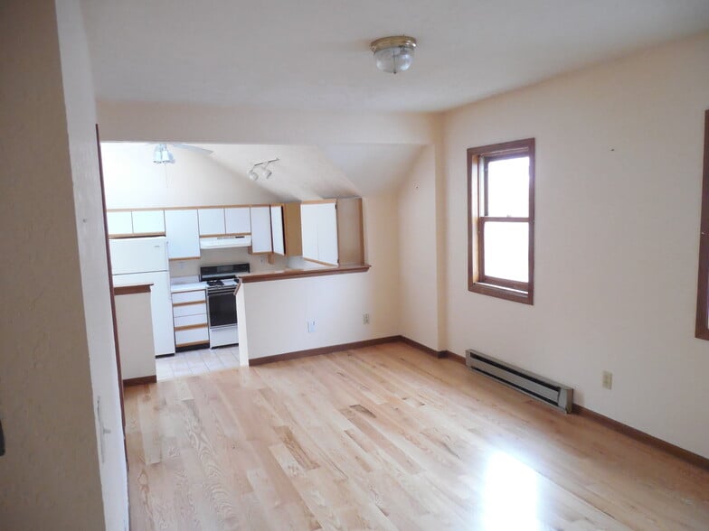 LIVING ROOM TO KITCHEN call Dan 815-519-0701 - 409 Hill St