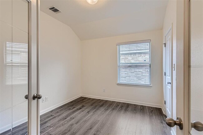 Building Photo - 7010 Etna Way