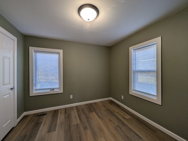 Building Photo - Newly Renovated 4 bedroom house