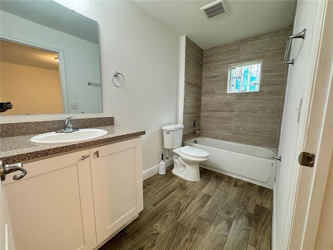 Building Photo - 708 Bon Air St