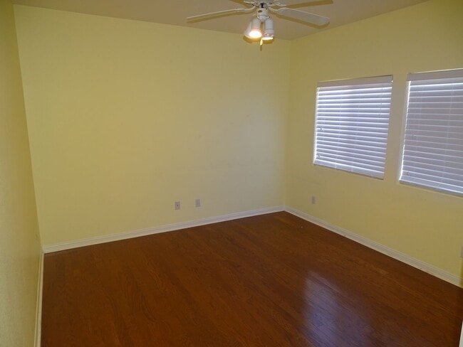 Building Photo - 5 BED Summerlin home w/ 1ST FLOOR BED AND 3/4 BATH