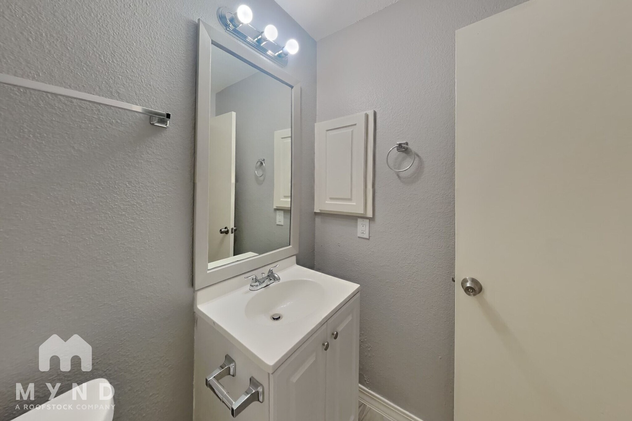 Building Photo - 2403 Summer Spring Dr