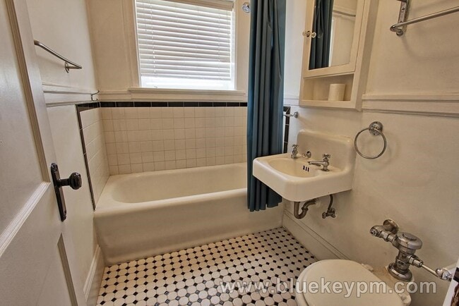Building Photo - Studio Condo Available in Pearl District  ...