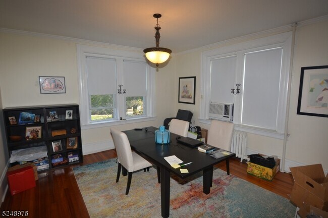 Building Photo - 598 Valley Rd