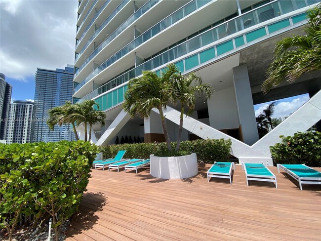 Building Photo - 888 Biscayne Blvd