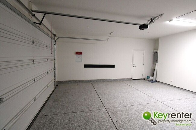 Building Photo - 1061 Chapelhill Ln