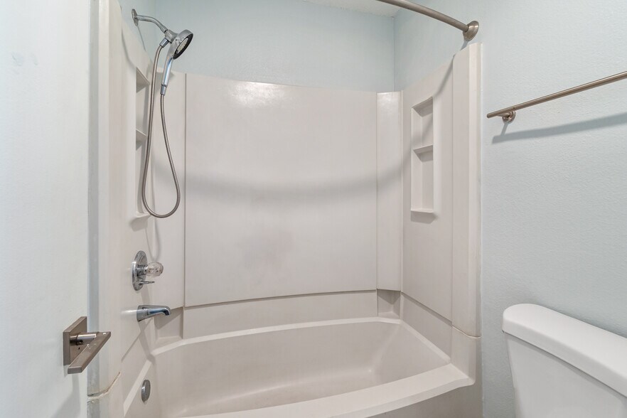 Building Photo - 5001 Grande Dr