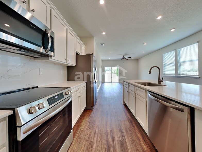 Building Photo - 299 Onate Cir