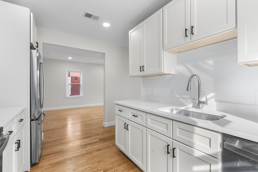 Building Photo - 322 Jefferson Ave