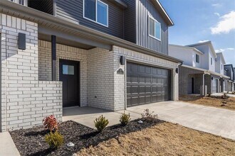 Building Photo - 717 Sun Meadows Loop