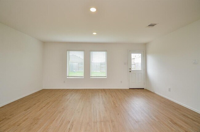 Building Photo - 27127 Breakaway Ln