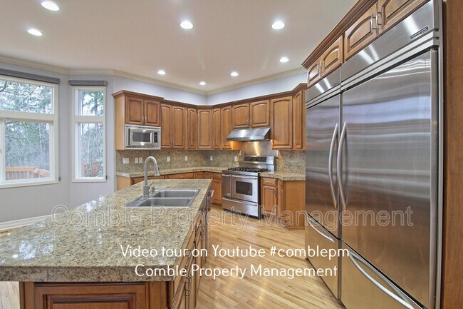 Building Photo - 4112 NE 27th Pl