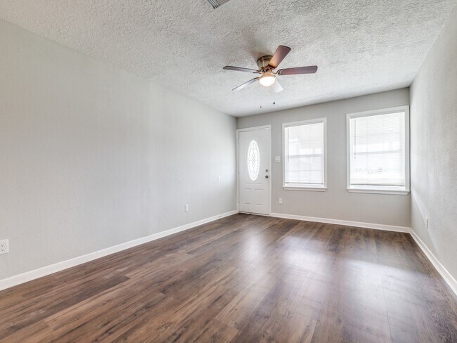 Building Photo - 411 Gober St