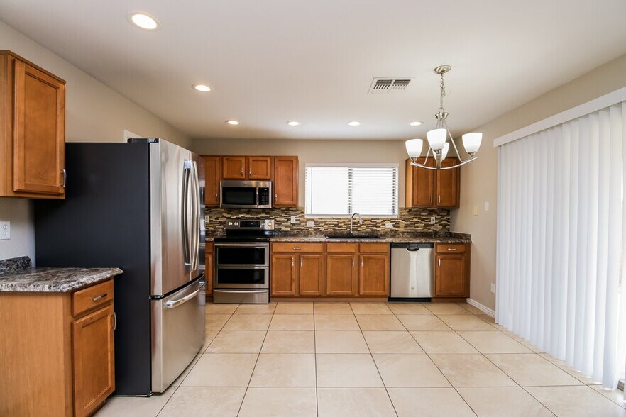 Building Photo - 3538 S Chaparral Rd