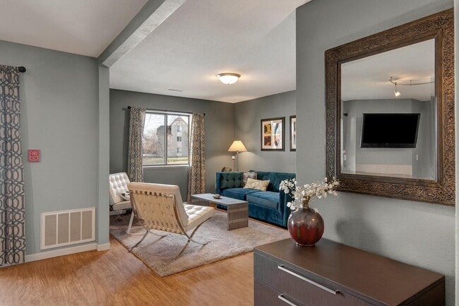 Building Photo - River's Cove