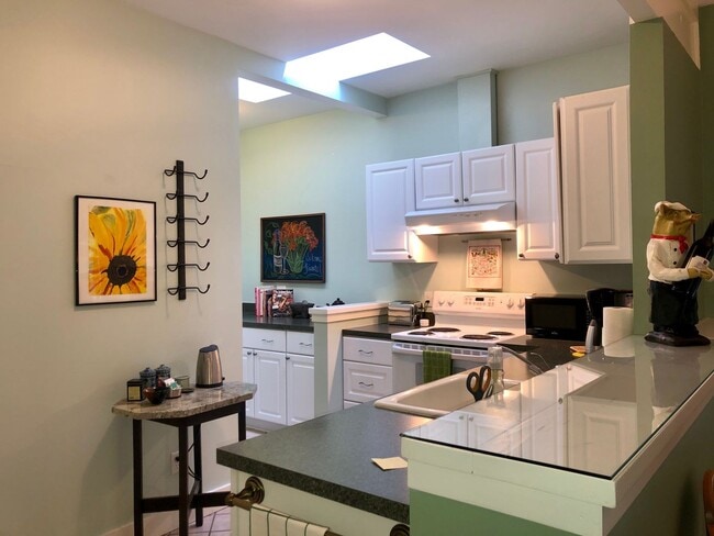 Building Photo - Charming oversized one bedroom cottage nestled quietly among a beautiful Bainbridge oasis